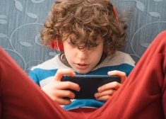 Vai digitālā pasaule ir nozagusi tavu bērnu? Pazīmes, ko nedrīkst ignorēt