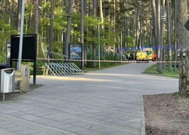 Traģēdija Dzintaros: no skatu torņa nokritis un gājis bojā vīrietis