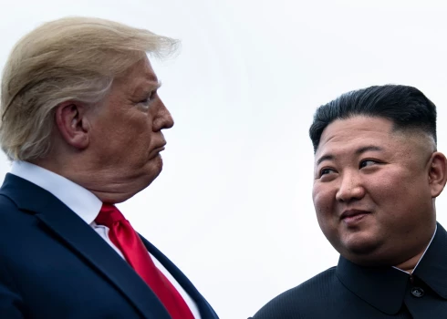 Donalds Tramps savas pirmās prezidentūras laikā tikās ar Ziemeļkorejas diktatoru Kimu Čenunu, taču pēdējā laikā abu valstu attiecības ir būtiski pasliktinājušās