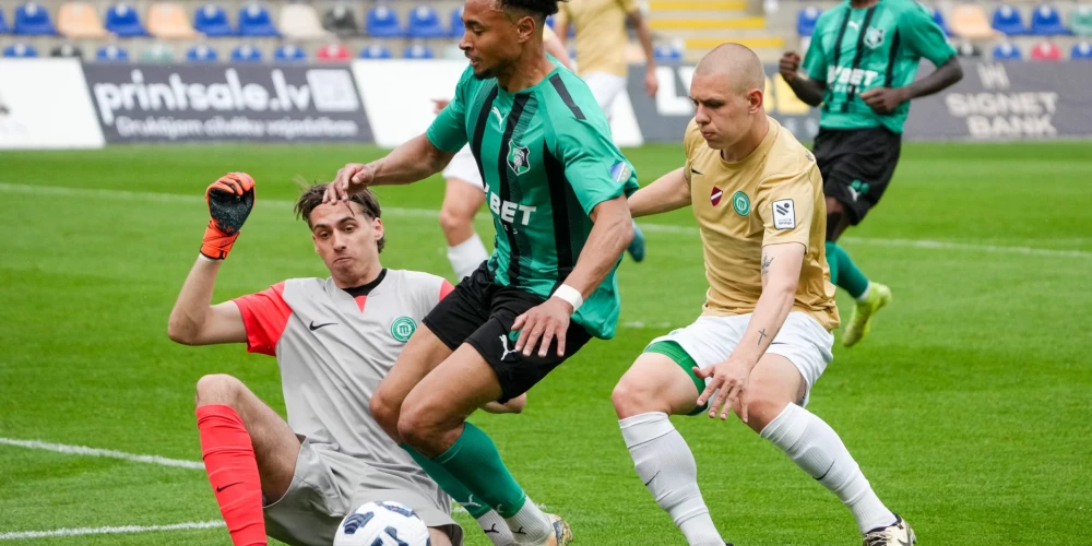 "Auda" mērojas spēkiem ar "Mettu" (foto: Kristians Putniņš)