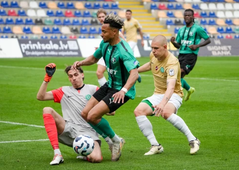 "Auda" mērojas spēkiem ar "Mettu" (foto: Kristians Putniņš)