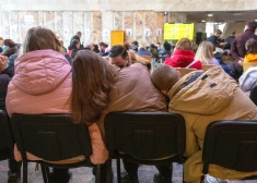 Latvijas iedzīvotāji pārliecinoši atbalsta Ukrainas bēgļu uzņemšanu un sankcijas pret Krieviju