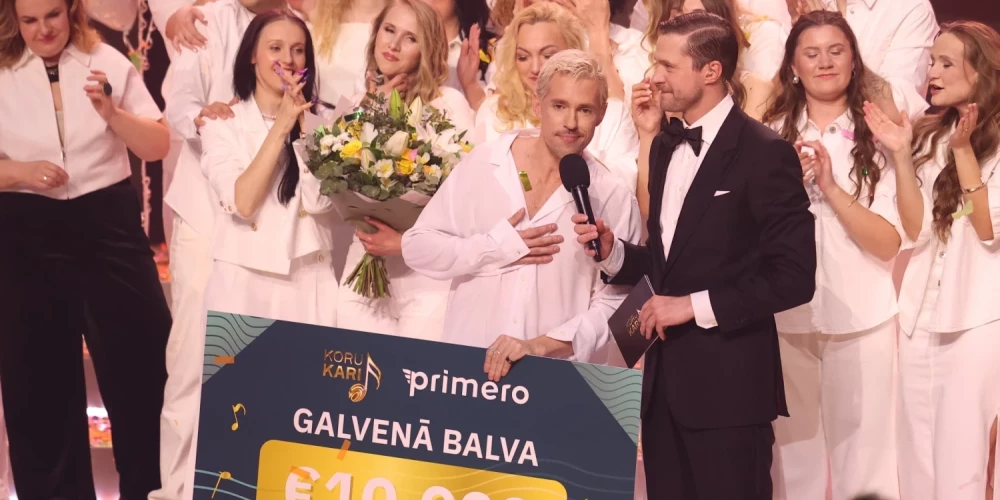 Talsu baltais koris ziedojis "Kora karos" izcīnītos 10 tūkstošus eiro bērnu atbalsta centram “Brīnumiņš”.