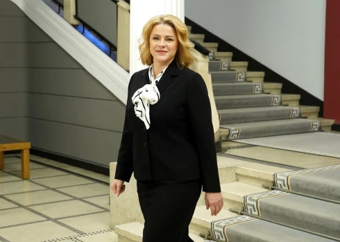 Lielākais atalgojums Ministru kabinetā (MK) pērn tika saņemts Ministru prezidenta, kultūras ministra un iekšlietu ministra amatā.