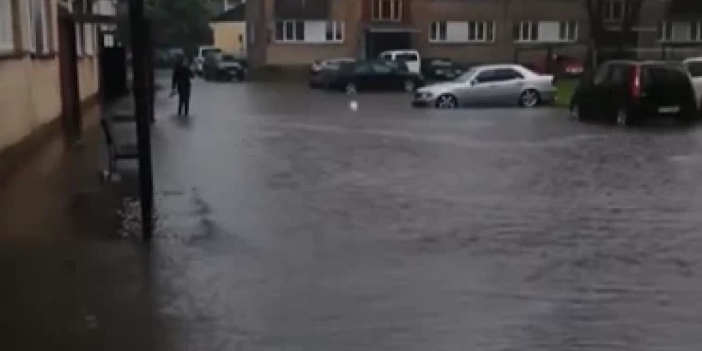 Līvānus pārņem plūdi.