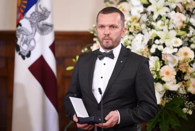 RAKUS Onkoķirurģijas klīnikas vadītājs Armands Sīviņš atgādina, ka Onkocentra rekonstrukcija jau tika solīta pirms vairākiem gadiem, sakot, ka nauda tam esot. Bet nu viss izrādījies gluži pretēji.