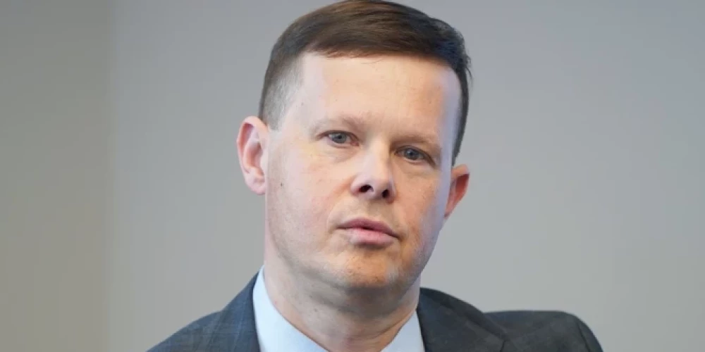 Нормунд Станевич имеет степень бакалавра в области международного бизнес-менеджмента и степень магистра в области управления бизнесом и администрирования. Он обладает многолетним опытом работы на руководящих должностях. Среди которых - председатель правленияРижской Восточной клинической университетской больницы, генеральный директор группы Food Union Europe, председатель правления AS Rīgas piena kombināts, председатель правления AS Diena и другие.
