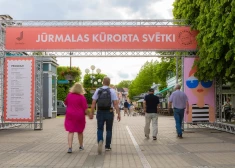 Авиашоу, концерт, пенная вечеринка, фейерверк и не только: сегодня в Юрмале проходит Курортный фестиваль