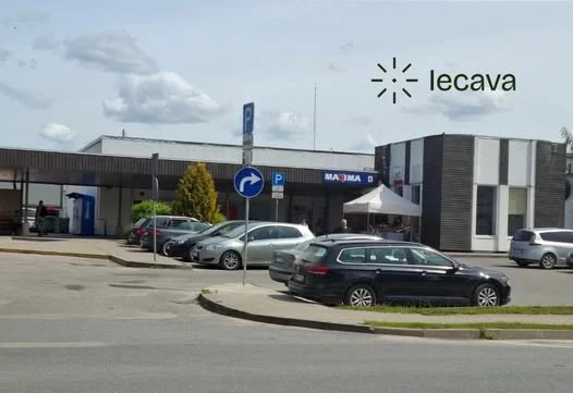 Pagājušajā nedēļā nepaveicās kādai stāvvietu norādošai ceļa zīmei Iecavā pie veikala “Maxima” – tā vairākkārtīgi cieta ceļu satiksmes negadījumā.