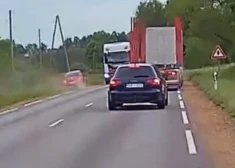 "Tur ar galvu viss nav labi," aculiecinieki šokā par autovadītāja darbībām uz ceļa Baldones pusē. VIDEO
