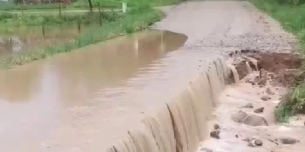 Plūdi Vestienā (ekrānuzņēmums no video, Ivars Ģērķis / X)