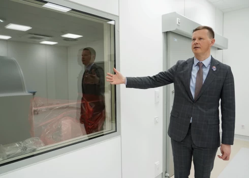 Rīgas Austrumu klīniskās slimnīcas (RAKUS) mediķi nostājušies pēkšņi no amata atkāpušamies RAKUS valdes priekšsēdētāja Normunda Staņēviča (attēlā) aizstāvībai.