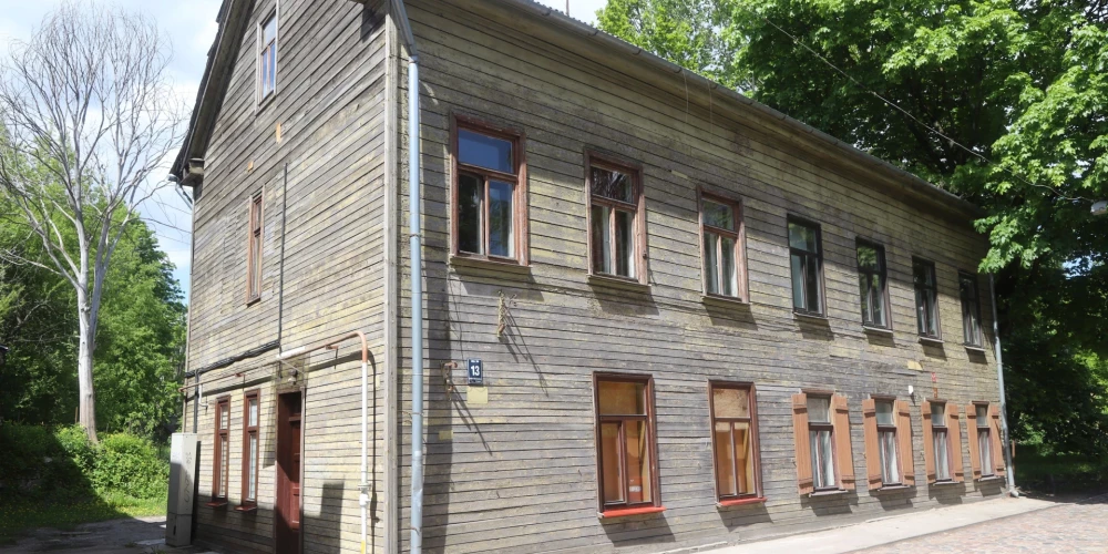 No vectēva zemes Rīgā, Lejas ielā 13, mantiniece atguva tikai ceturto daļu īpašuma, pārējais nonācis valstij.
