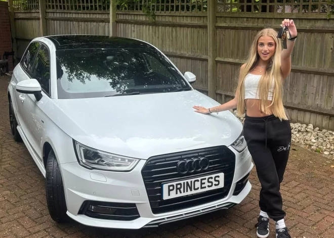 Kā bēdīgi slavenās modeles Keitijas Praisas 17 gadus vecajai meitai izdevās nopirkt auto par 12 000 eiro? Un tā nav mammas nauda, bet pašas!