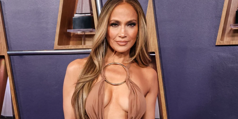 Dženifera Lopesa “American Music Awards” vakarā 2025. gada 26. maijā.