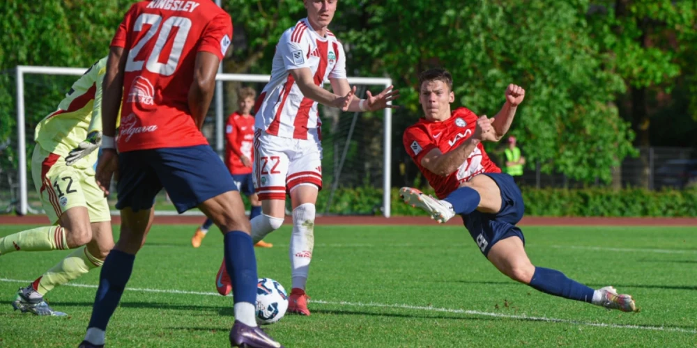 "Liepājai" uzvara pār "Jelgavu" futbola virslīgā ļauj pakāpties uz ceturto vietu. 