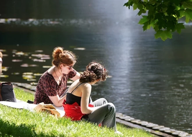 В субботу воздух прогреется до +21, жителей призывают быть осторожнее с ультрафиолетовым излучением