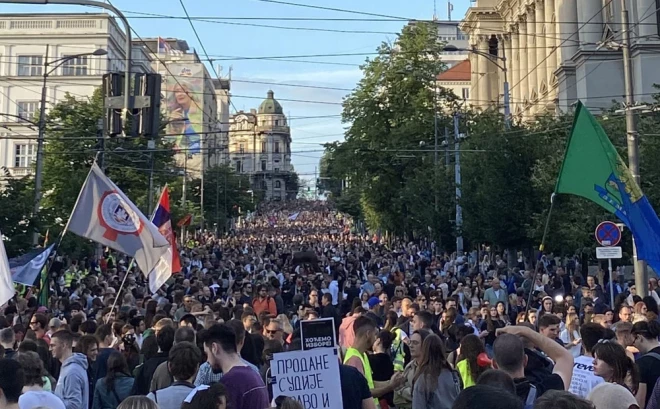 Studentu kustība pieprasa izsludināt pirmstermiņa vēlēšanas, apgalvojot, ka pašreizējā valdība nespēj izpildīti protestētāju prasības.