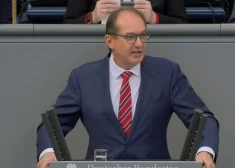 Vācijas iekšlietu ministrs atzīst, ka jaunā imigrācijas politika dod rezultātus