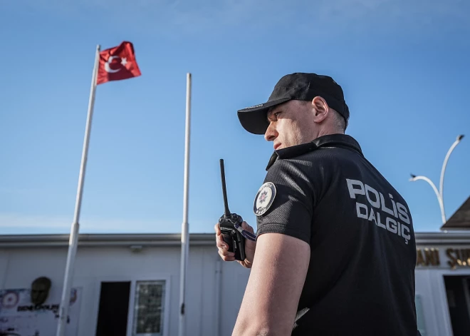 Turcijā aizturēti kārtējie opozīcijas pārstāvji, tostarp arī vairāki mēri