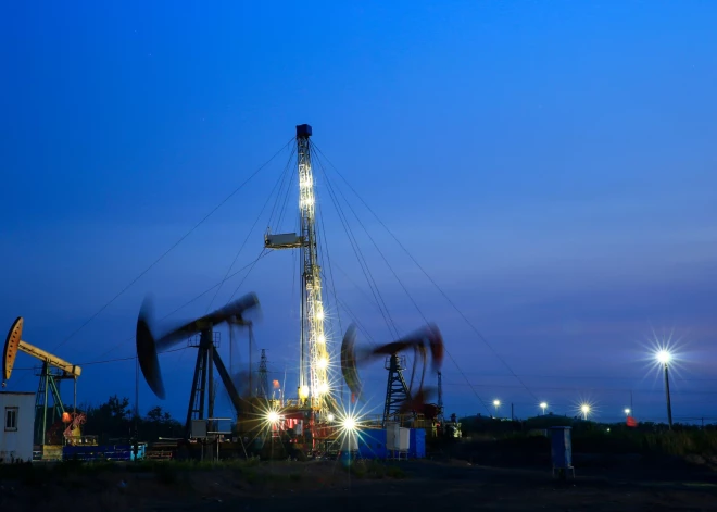 OPEC+ paziņo par krasu naftas ieguves palielināšanu jūlijā, kas veicinās tās cenu samazināšanos