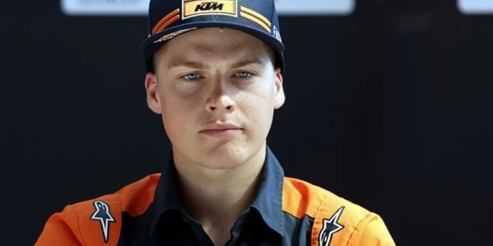 Latvijas motosportists Pauls Jonass Jonass lielāko daļu kvalifikācijas brauciena atradās septītajā vietā, taču pēdējos apļos pakāpās uz sesto pozīciju.