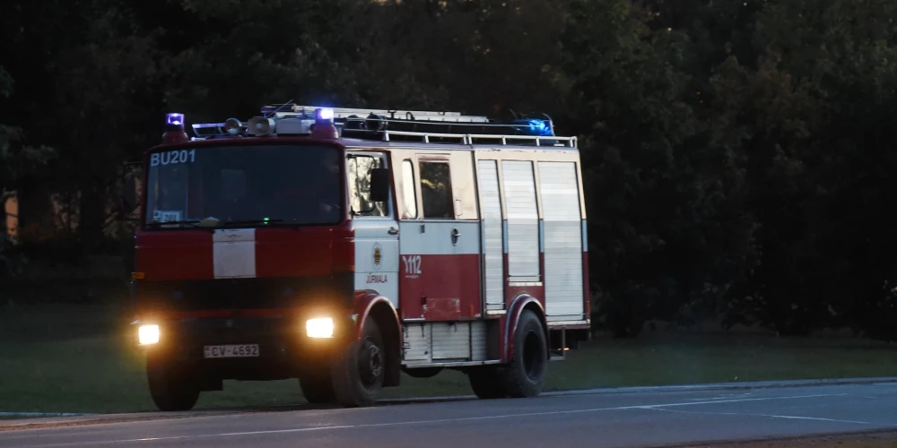 Sestdien, 31.maijā, ugunsgrēkā Tukuma novadā gājis bojā cilvēks.