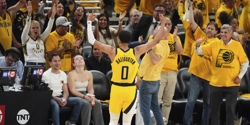"Pacers" basketbolisti pēc 25 gadu pārtraukuma spēlēs NBA finālā.