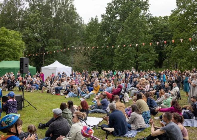 Mobilās kultūrtelpas "Strops" Rīgā aicina uz vasarīgām izrādēm, koncertiem un darbnīcām