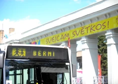 Bērnu autobusiem Dziesmu svētku laikā iecerēts piešķirt prioritāti sabiedriskā transporta joslās