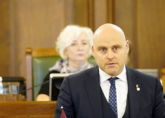 "Netraucējiet ar savu profesionalitāti!": Andris Kulbergs dusmīgs par valdības attieksmi Normunda Staņēviča lietā 