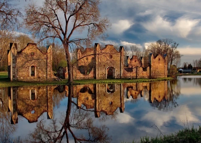 Вызванное дождями наводнение повредило исторический объект в Прейли