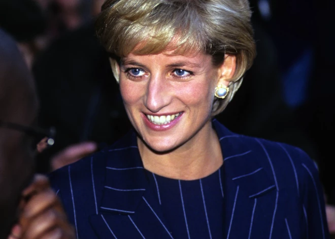 "Мне было так ужасно одиноко": в Сети появилось письмо принцессы Дианы, написанное через два дня после ее свадьбы