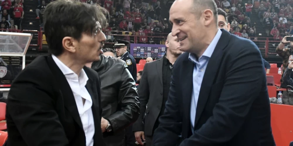 "Panathinaikos" un "Olympiacos" īpašnieku starpā nevalda saticība. Attēlā (no kreisās) Dimitris Janakopuls un Georgs Angelopols.