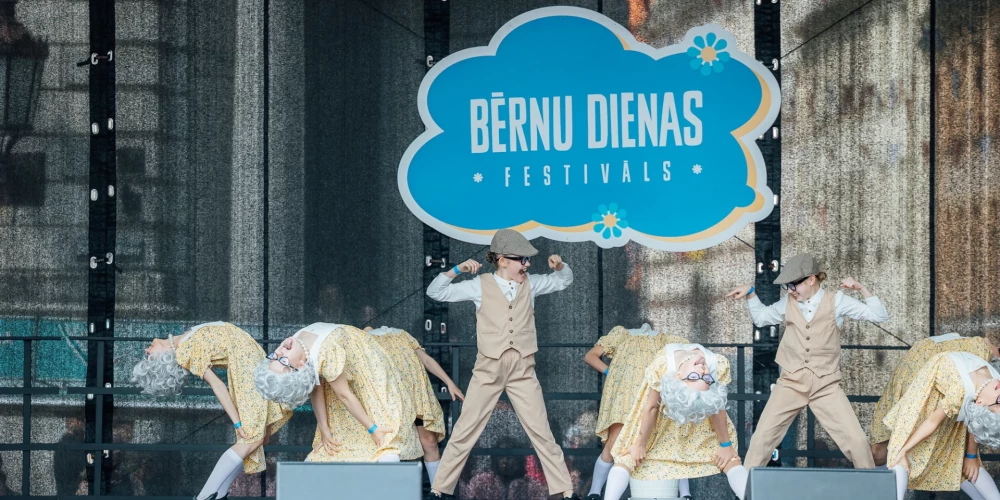 1. jūnijā, Vecrīgā, Doma laukumā, norisinājās Bērnu dienas festivāls, ko piekto reizi rīko vecāku organizācija “Mammām un Tētiem”.