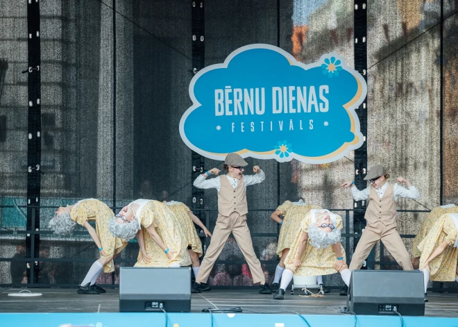 1. jūnijā, Vecrīgā, Doma laukumā, norisinājās Bērnu dienas festivāls, ko piekto reizi rīko vecāku organizācija “Mammām un Tētiem”.