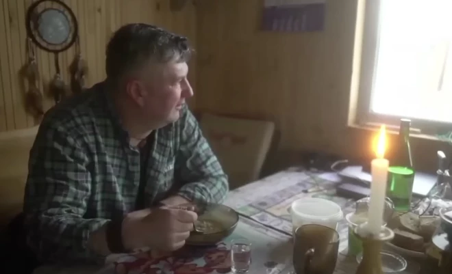 Vācietis Ulfs pie galda intervijas laikā pirms 5 gadiem.