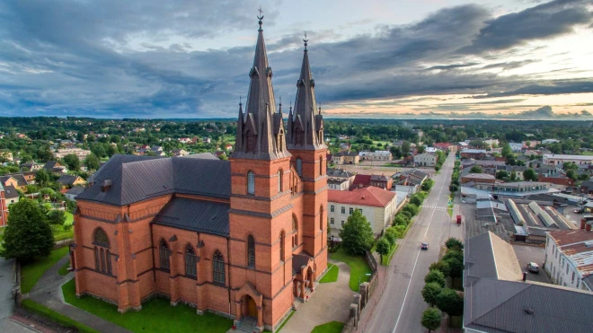 Rēzeknes pilsētu grib pārvaldīt 133 cilvēki, kaut gan šāda iespēja pavērsies tikai 13 (attēlā: Rēzekne Vissvētākās Jēzus Sirds Romas katoļu katedrāle).