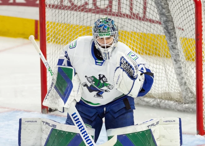 Šilovs atvaira 31 metienu, bet ar to nepietiek – "Canucks" zaudē AHL pusfināla mačā