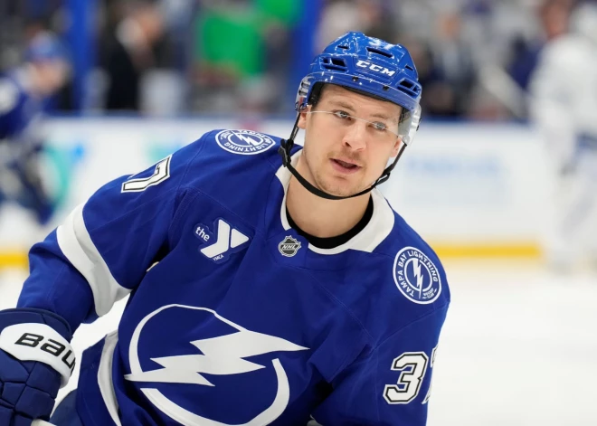 Girgensona "Lightning" uz sešiem gadiem pagarina līgumu ar uzbrucēju Janni Gordu