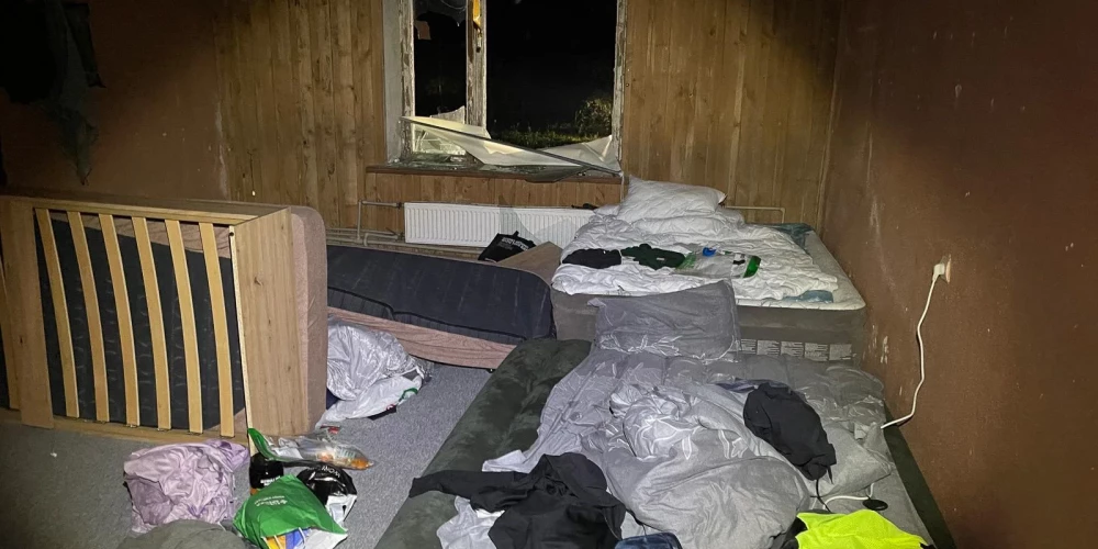 Valsts policija šā gada maijā pabeidza izmeklēšanu izdalītā kriminālprocesā pret sešiem organizētas noziedzīgas grupas dalībniekiem, kas saistīti ar 2024. gada oktobrī Alūksnes novadā atklātu psihotropo vielu ražošanu.