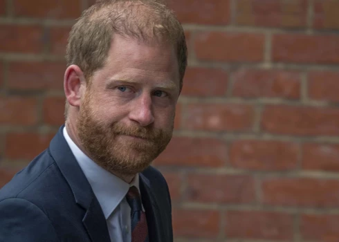 Princis Harijs apsver iespēju mainīt savu uzvārdu.