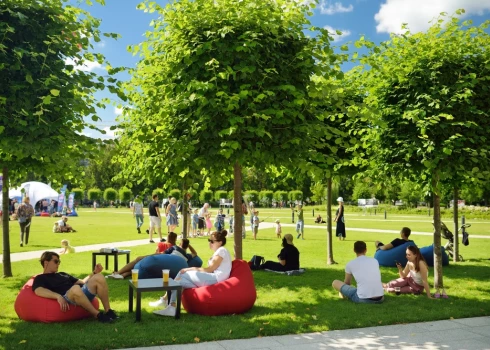 Cilvēki atpūšas vienā no Viļņas centra parkiem - renovētajā Lukišķu laukumā.