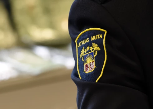 Pastāvot aizdomām par iespējamo noziedzīgo nodarījumu, tālāka preču pārvietošana netika pieļauta, un VID Nodokļu un muitas policijas pārvaldē tika uzsākts kriminālprocess pēc Krimināllikuma 84. panta par starptautisko organizāciju un Latvijas Republikas noteikto sankciju pārkāpšanu. 