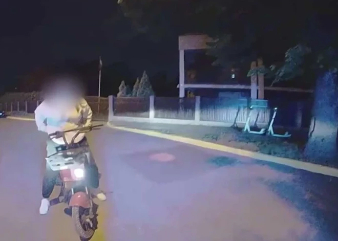 "Извиняюсь, я спешу, мне завтра на работу": женщина в Риге, выпив "два пивка", села на электровелосипед и попалась полиции