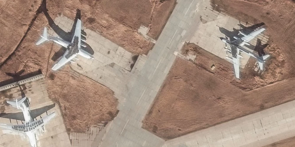 Satelītattēli no Krievijas militārās Gaisa spēku bāzes.