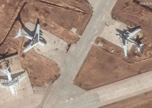 Satelītattēli no Krievijas militārās Gaisa spēku bāzes.