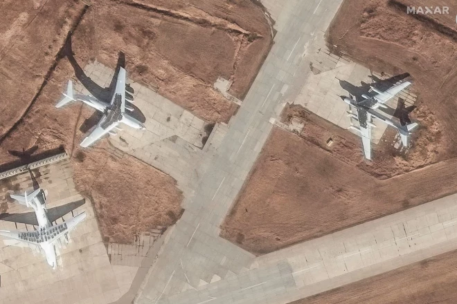 Satelītattēli no Krievijas militārās Gaisa spēku bāzes.