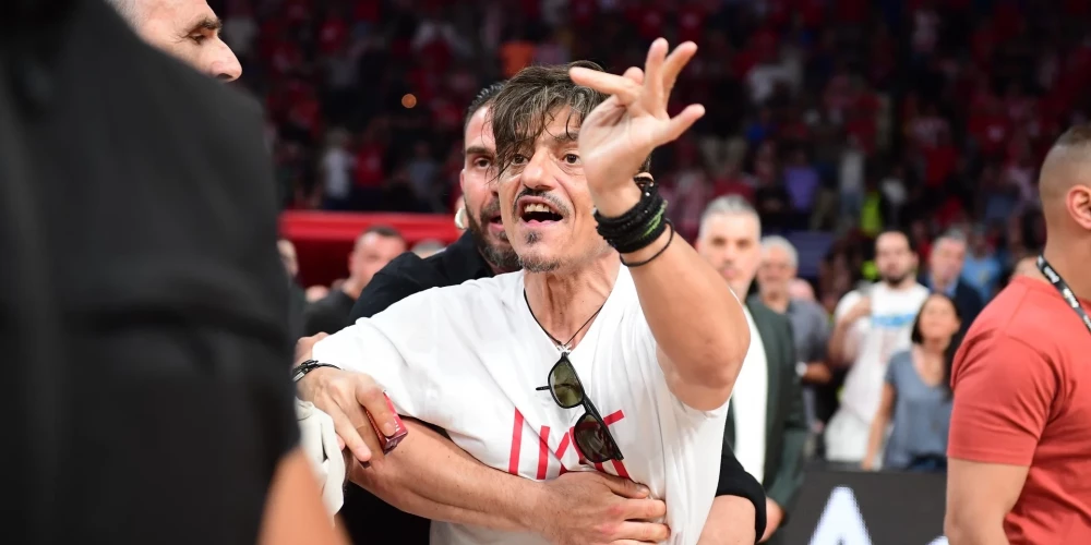 Dimitris Janakopuls svētdien, 1. jūnijā, "Olympiacos" zālē emocijas netaupīja.