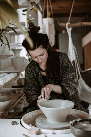 Laima Ceramics radītāja Laima Piliņa. Foto: Kitija Jurčika